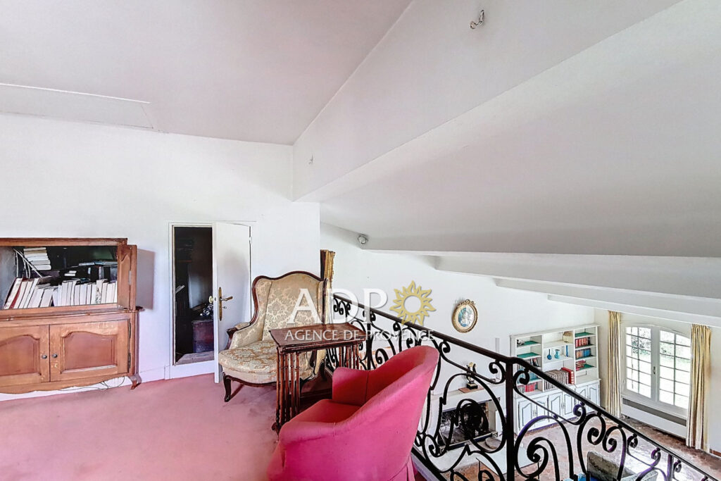 Belle Propriété au calme sur un terrain en Zone Naturelle – NR pièces – 6 chambres – 252.00 m²