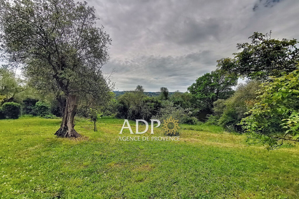 Belle Propriété au calme sur un terrain en Zone Naturelle – NR pièces – 6 chambres – 252.00 m²