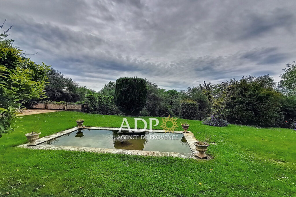 Belle Propriété au calme sur un terrain en Zone Naturelle – NR pièces – 6 chambres – 252.00 m²