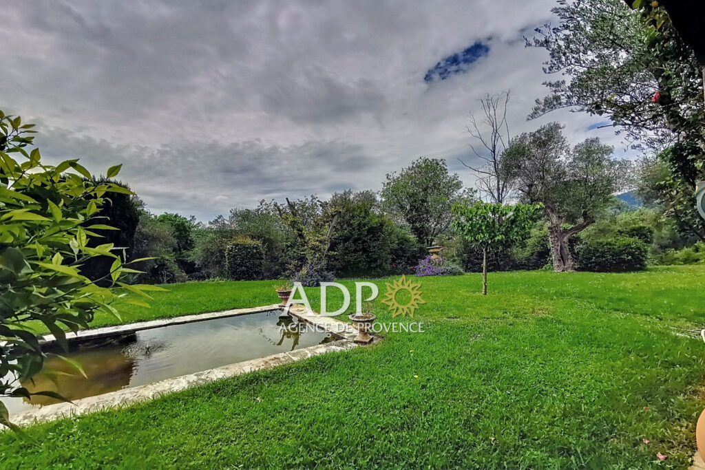 Belle Propriété au calme sur un terrain en Zone Naturelle – NR pièces – 6 chambres – 252.00 m²