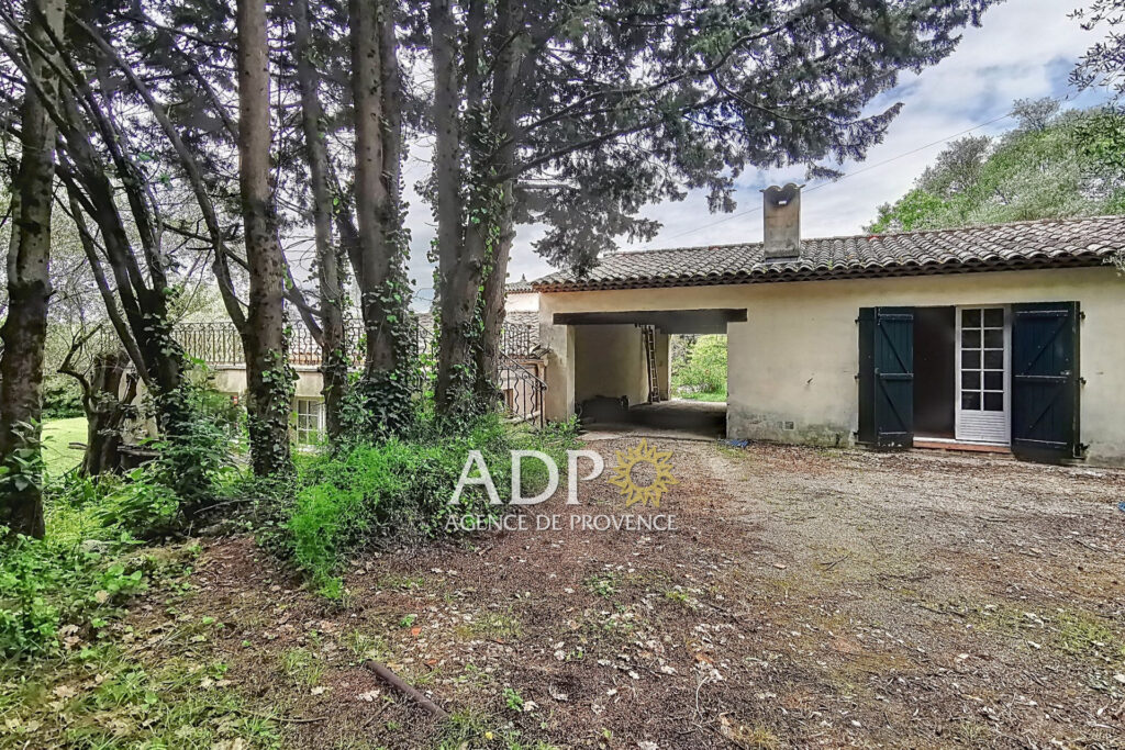 Belle Propriété au calme sur un terrain en Zone Naturelle – NR pièces – 6 chambres – 252.00 m²