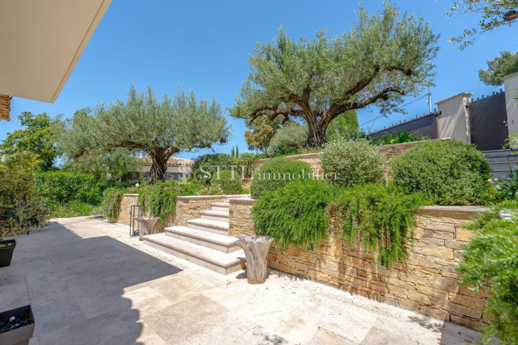 vente villa 8 Pièce(s) – 8 pièces – 5 chambres – 220.00 m²