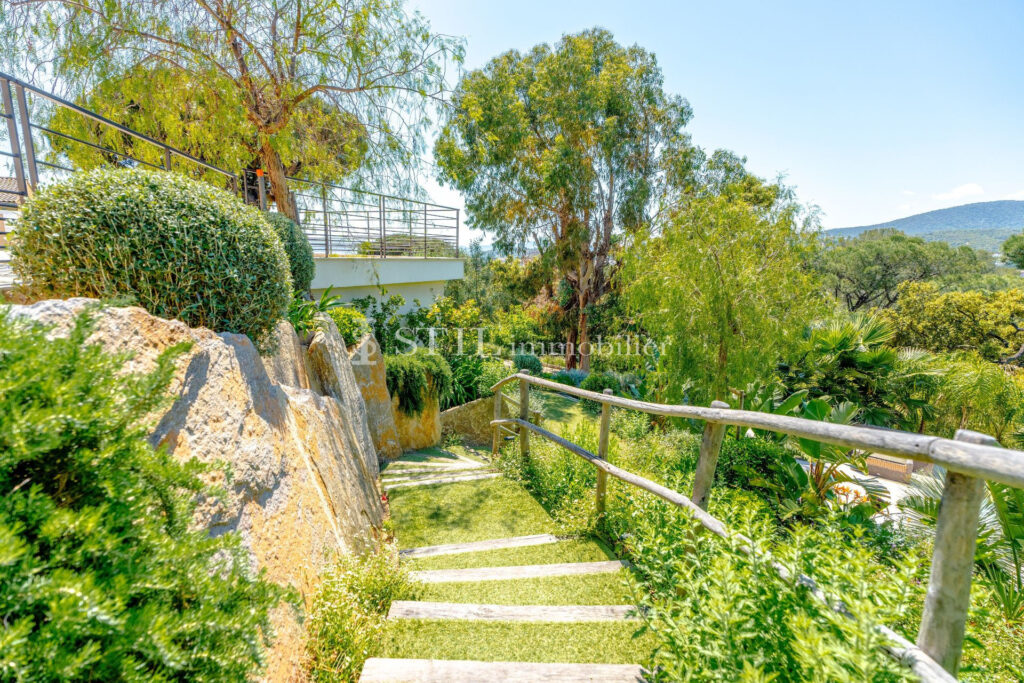 vente villa 8 Pièce(s) – 8 pièces – 5 chambres – 220.00 m²