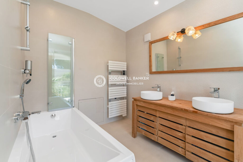 vente maison de caractère 8 Pièce(s) – 8 pièces – 6 chambres – 450.00 m²