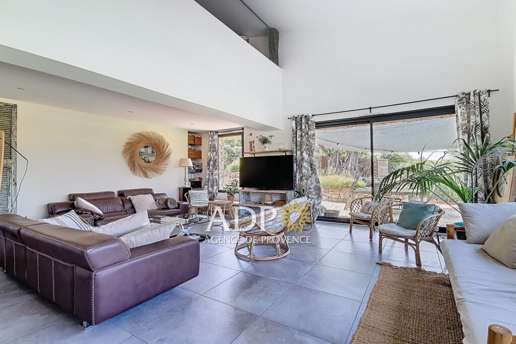 vente maison contemporaine 7 Pièce(s) – 7 pièces – 6 chambres – 170.00 m²