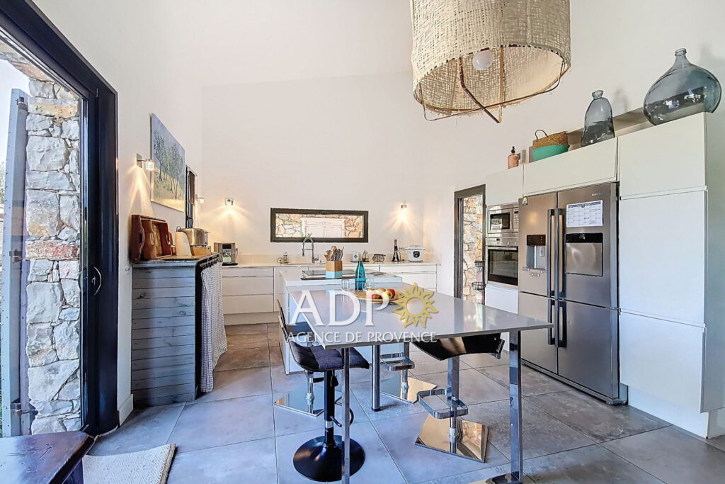 vente maison contemporaine 7 Pièce(s) – 7 pièces – 6 chambres – 170.00 m²