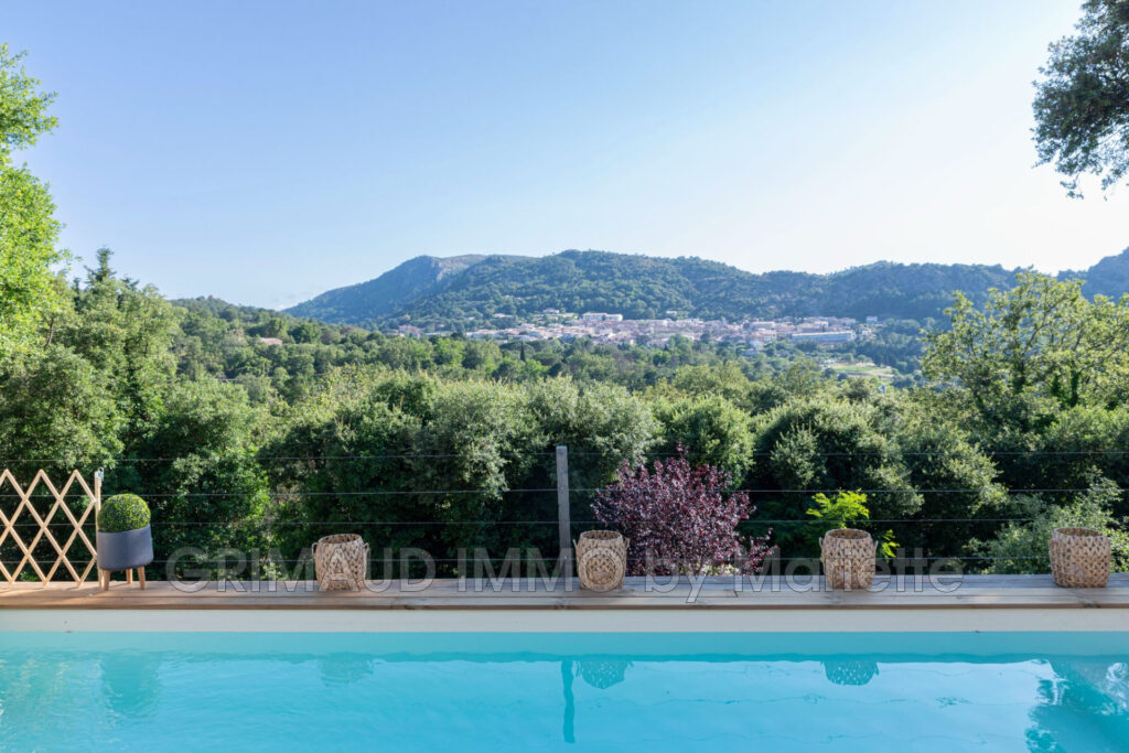 Vue panoramique et calme  Villa 4 Chambres avec studio et pis – 6 pièces – 4 chambres – 120.00 m²