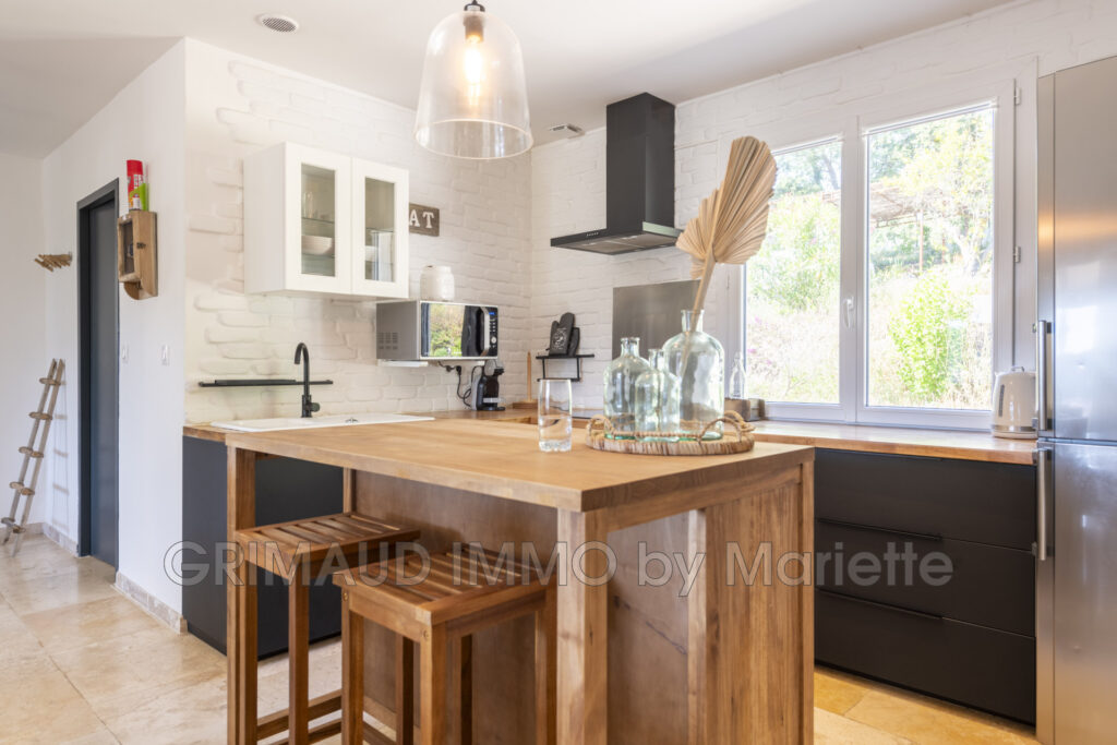 Vue panoramique et calme  Villa 4 Chambres avec studio et pis – 6 pièces – 4 chambres – 120.00 m²