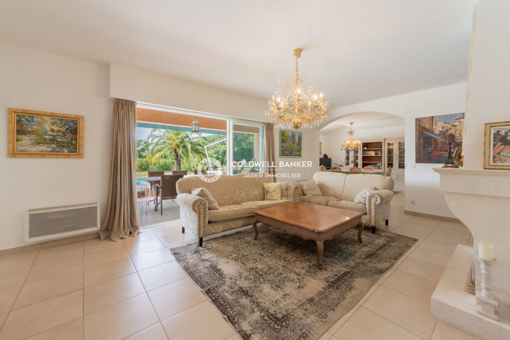 Villa récente nichée au c½ur de la nature, entourée d’une pinè – 4 pièces – 4 chambres – 250.00 m²