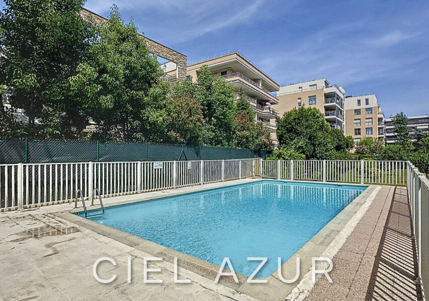 Appartement à louer à Juan-les-Pins