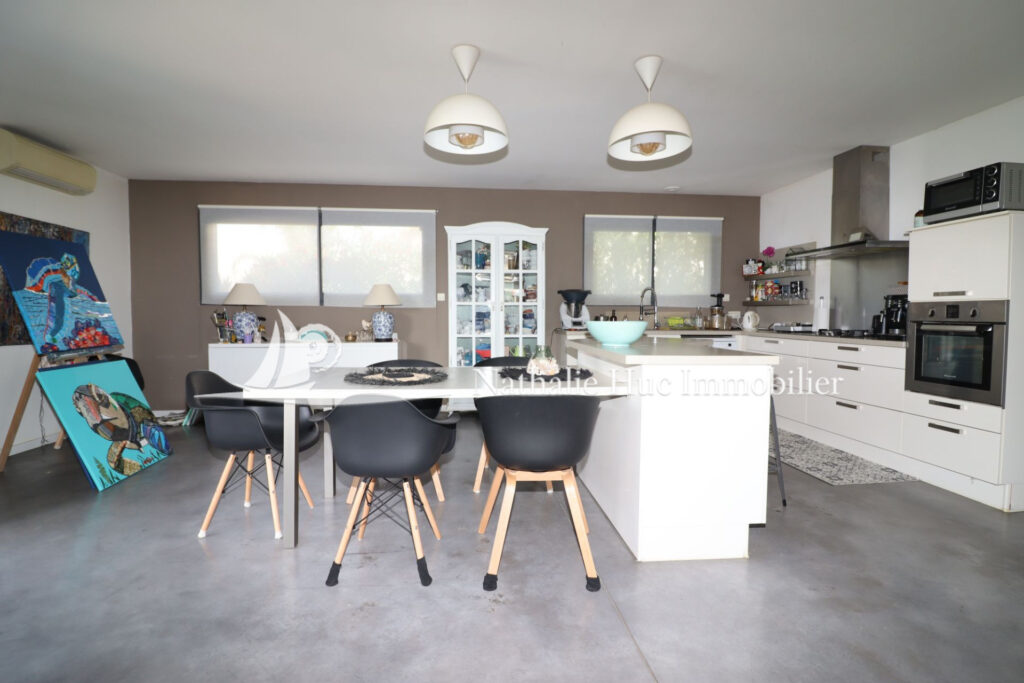 vente maison 6 Pièce(s) – 6 pièces – 5 chambres – 198.00 m²