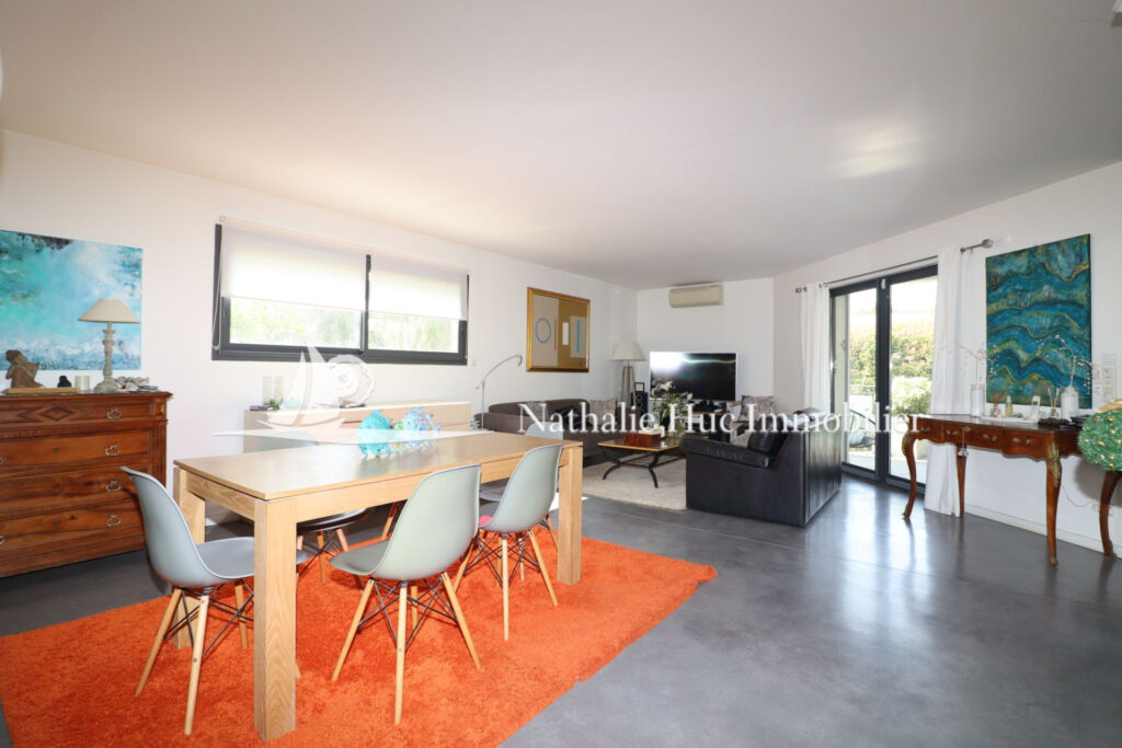 vente maison 6 Pièce(s) – 6 pièces – 5 chambres – 198.00 m²