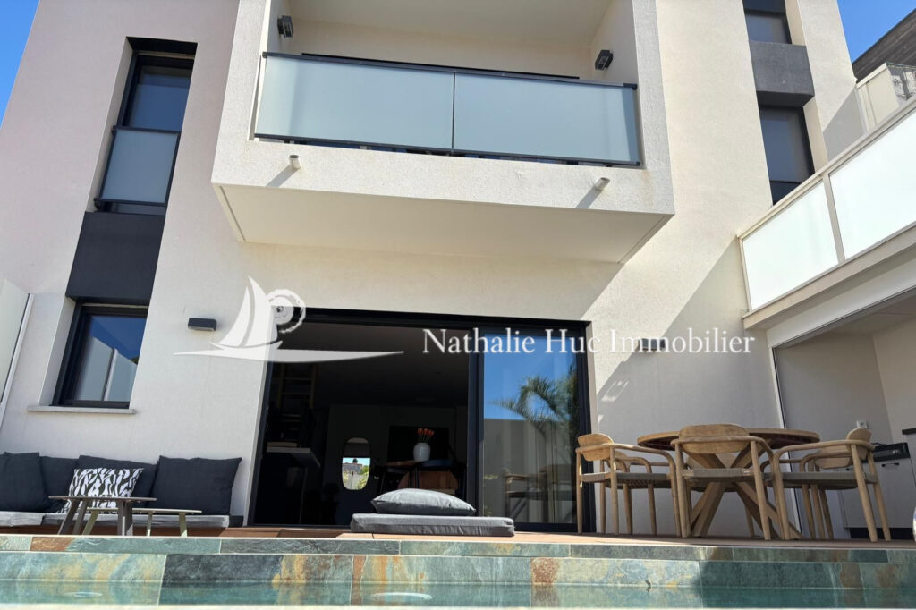 vente maison contemporaine 5 Pièce(s) – 5 pièces – 3 chambres – 4  – 174.00 m²