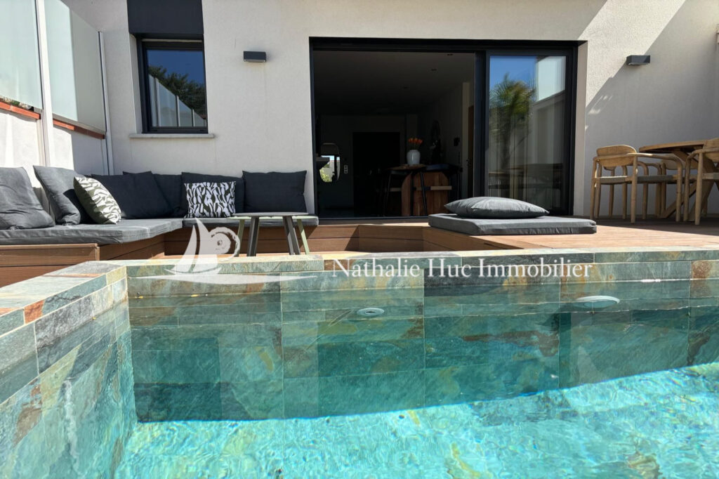 vente maison contemporaine 5 Pièce(s) – 5 pièces – 3 chambres – 4  – 174.00 m²