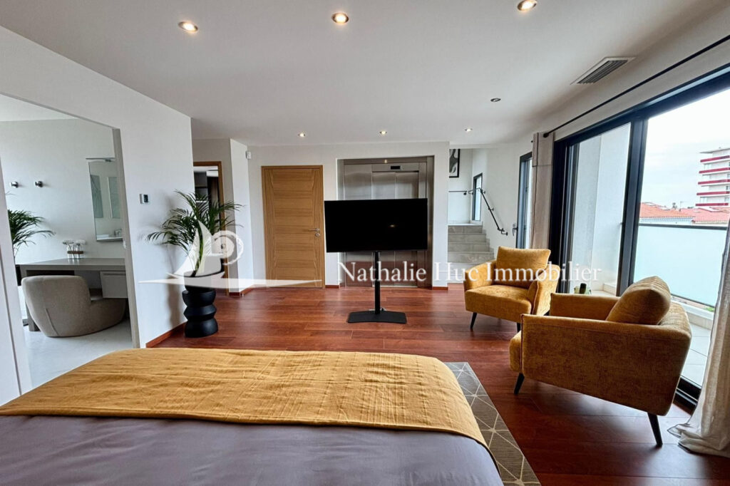 vente maison contemporaine 5 Pièce(s) – 5 pièces – 3 chambres – 4  – 174.00 m²