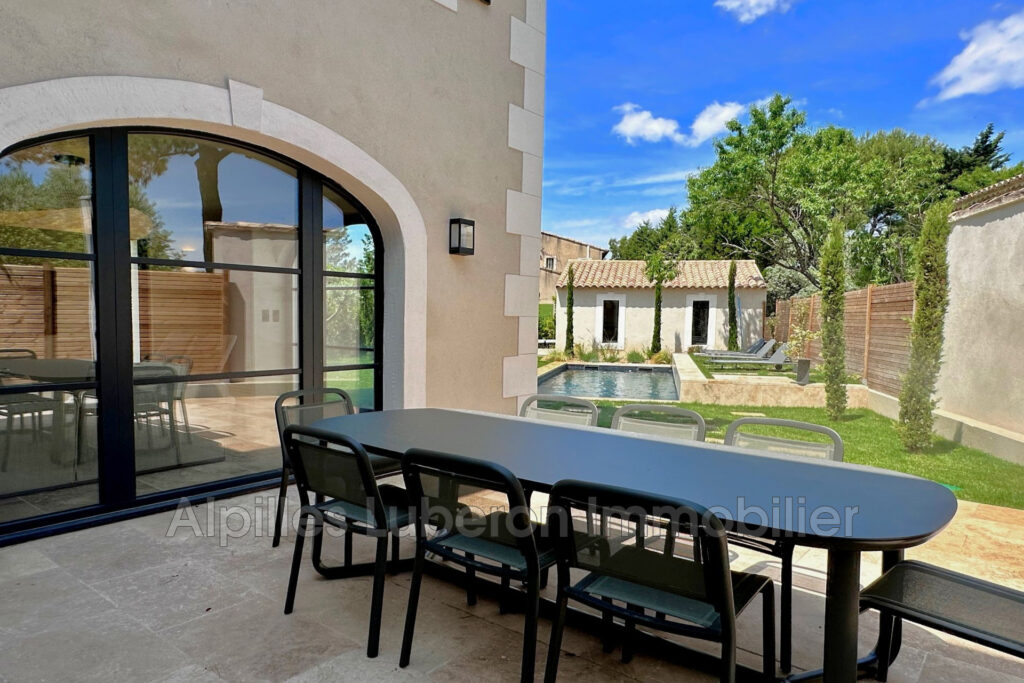 location saisonnière maison de village 6 Pièce(s) – 6 pièces – 4 chambres – 219.00 m²