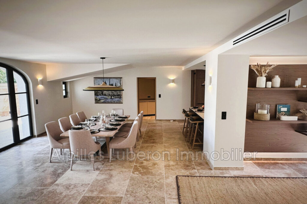 location saisonnière maison de village 6 Pièce(s) – 6 pièces – 4 chambres – 219.00 m²