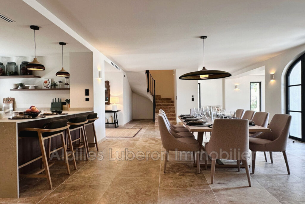 location saisonnière maison de village 6 Pièce(s) – 6 pièces – 4 chambres – 219.00 m²