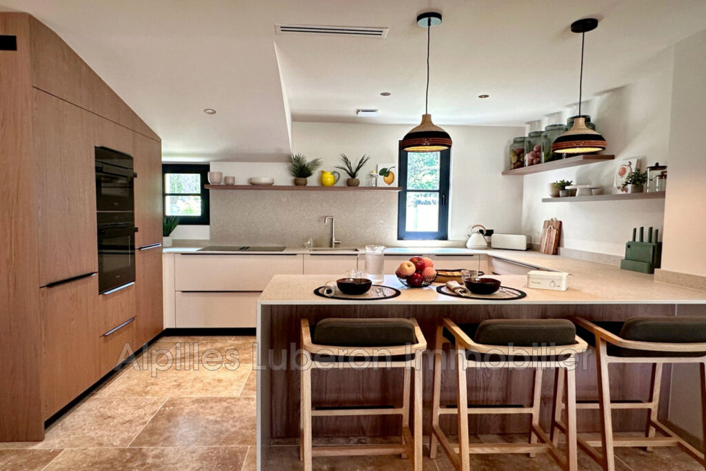 location saisonnière maison de village 6 Pièce(s) – 6 pièces – 4 chambres – 219.00 m²