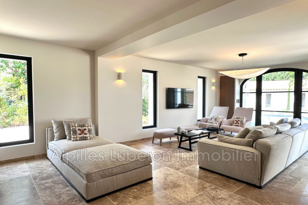 location saisonnière maison de village 6 Pièce(s) – 6 pièces – 4 chambres – 219.00 m²