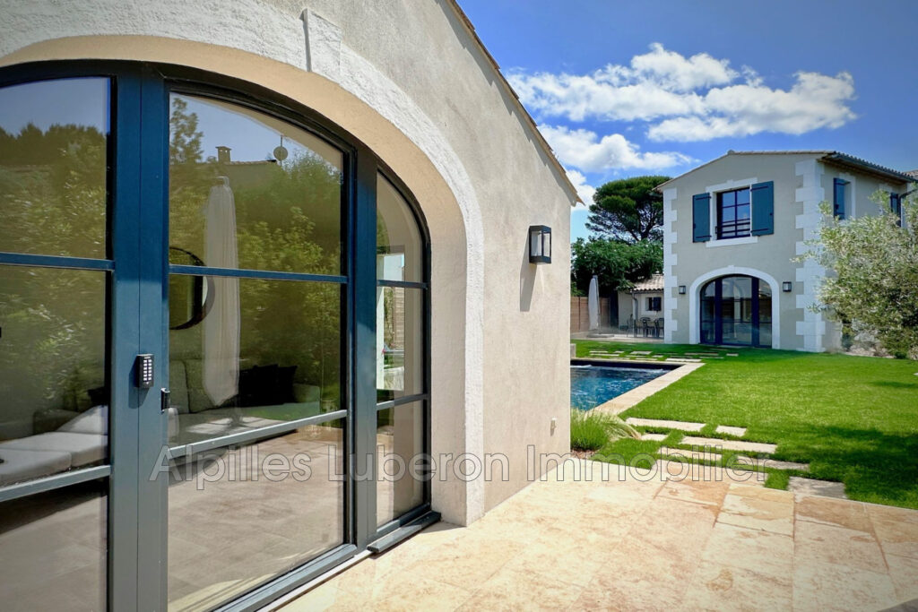 location saisonnière maison de village 6 Pièce(s) – 6 pièces – 4 chambres – 219.00 m²