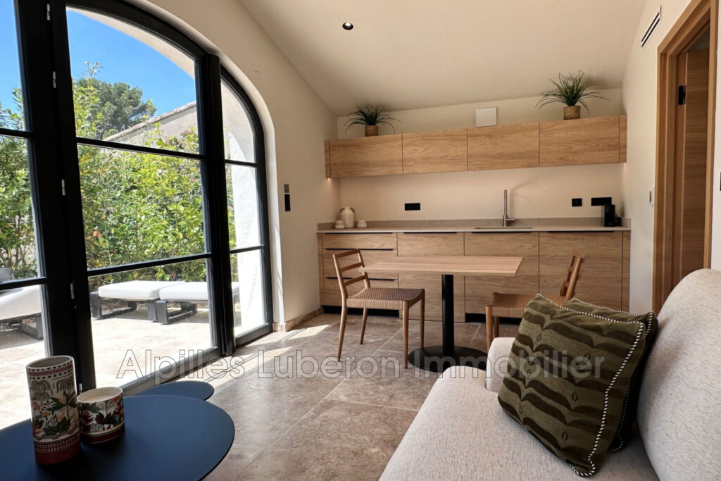 location saisonnière maison de village 6 Pièce(s) – 6 pièces – 4 chambres – 219.00 m²