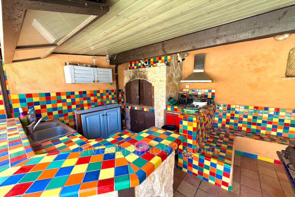 Proche des commodités et des axes routiers, dans un quartier r – 7 pièces – NR chambres – 250.00 m²