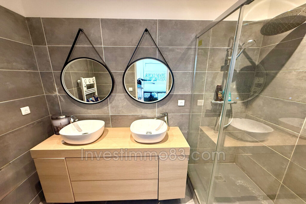 Proche des commodités et des axes routiers, dans un quartier r – 7 pièces – NR chambres – 250.00 m²