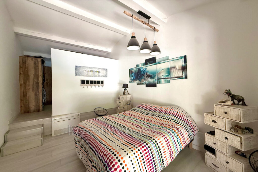 Proche des commodités et des axes routiers, dans un quartier r – 7 pièces – NR chambres – 250.00 m²