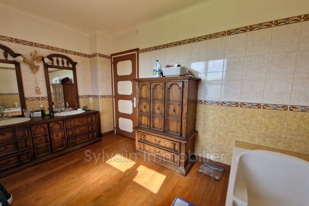 vente maison 6 Pièce(s) – 6 pièces – 4 chambres – 216.00 m²