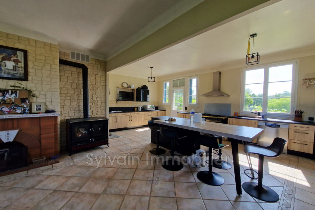 vente maison 6 Pièce(s) – 6 pièces – 4 chambres – 216.00 m²