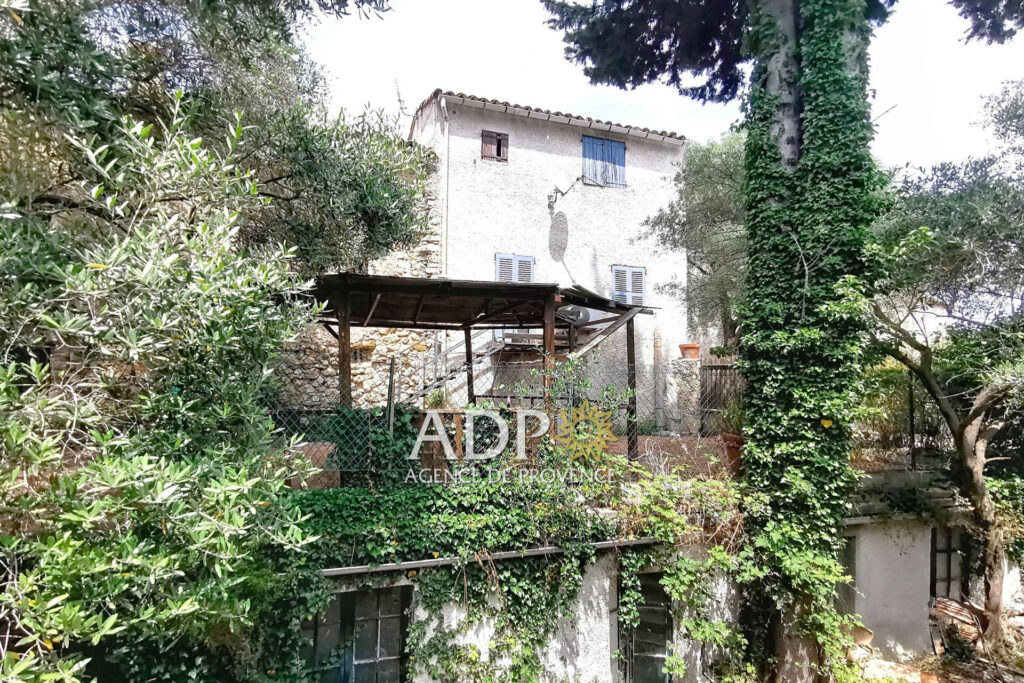 Maison en état de ruine sur un terrain à Plascassier.  – NR pièces – NR chambres – 4  – 180.00 m²