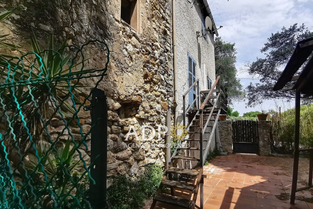 Maison en état de ruine sur un terrain à Plascassier.  – NR pièces – NR chambres – 4  – 180.00 m²