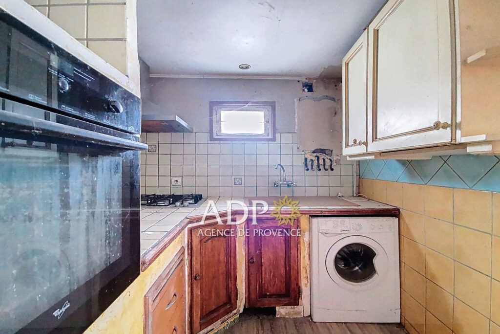 Maison en état de ruine sur un terrain à Plascassier.  – NR pièces – NR chambres – 4  – 180.00 m²