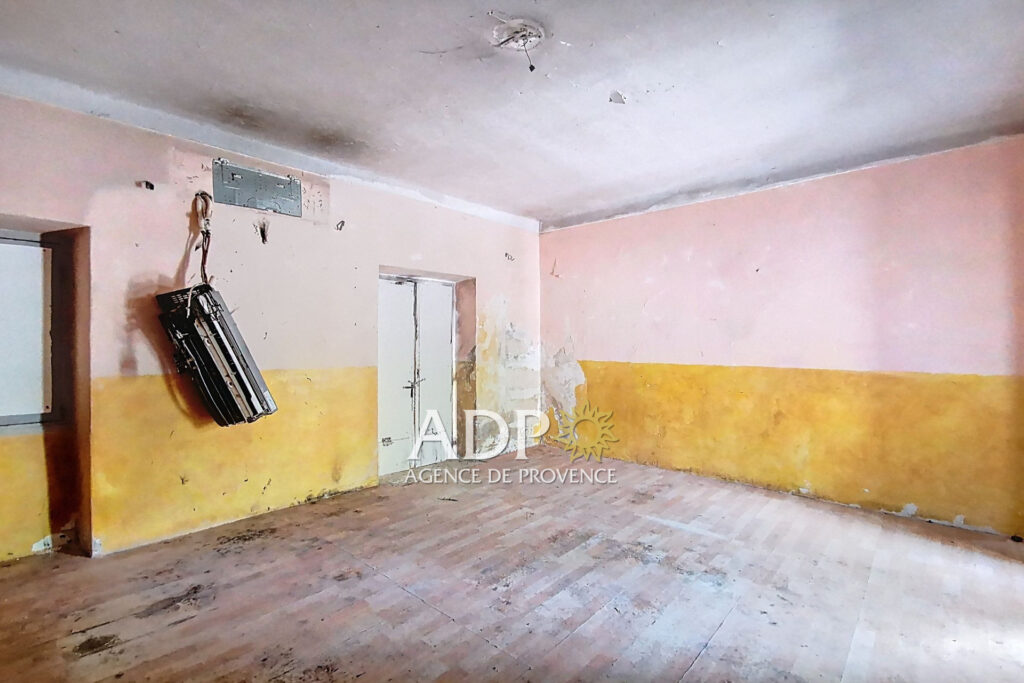 Maison en état de ruine sur un terrain à Plascassier.  – NR pièces – NR chambres – 4  – 180.00 m²