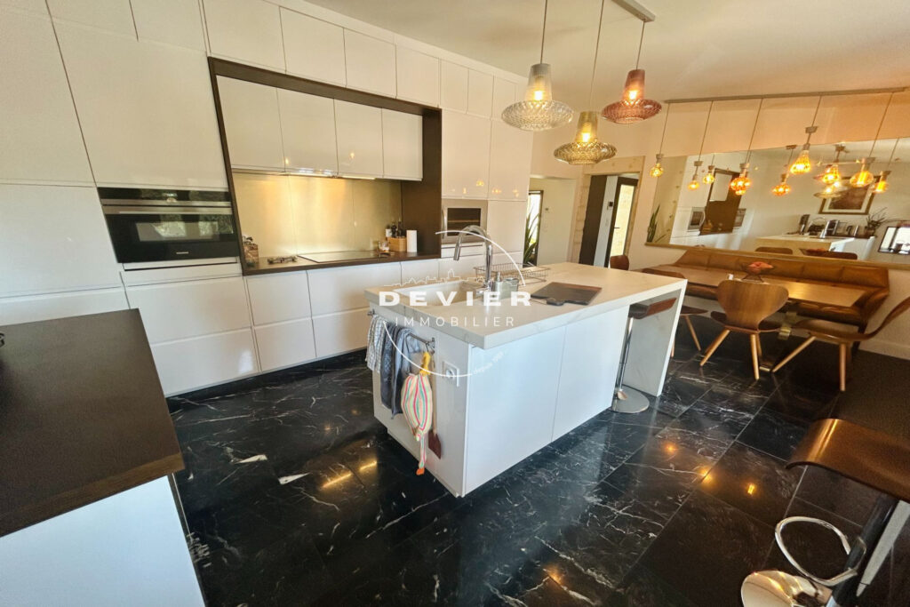 vente maison de caractère 7 Pièce(s) – 7 pièces – 5 chambres – 200.00 m²