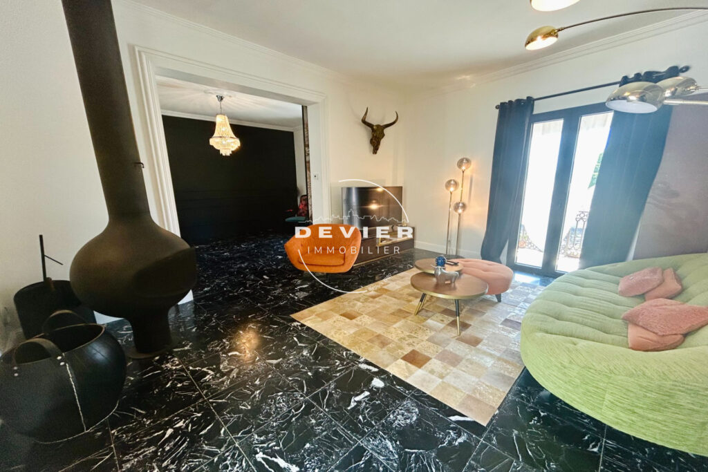 vente maison de caractère 7 Pièce(s) – 7 pièces – 5 chambres – 200.00 m²