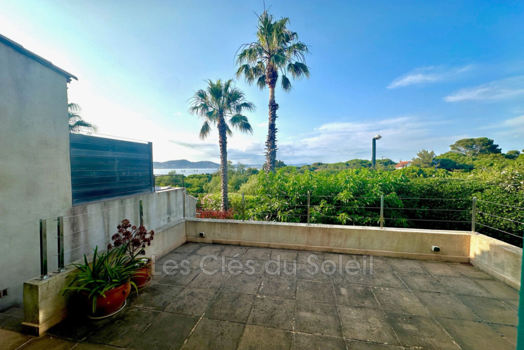 Maison de village à 500 m de la plage de l’Almanarre et à 2 pa – 4 pièces – 3 chambres – 91.80 m²