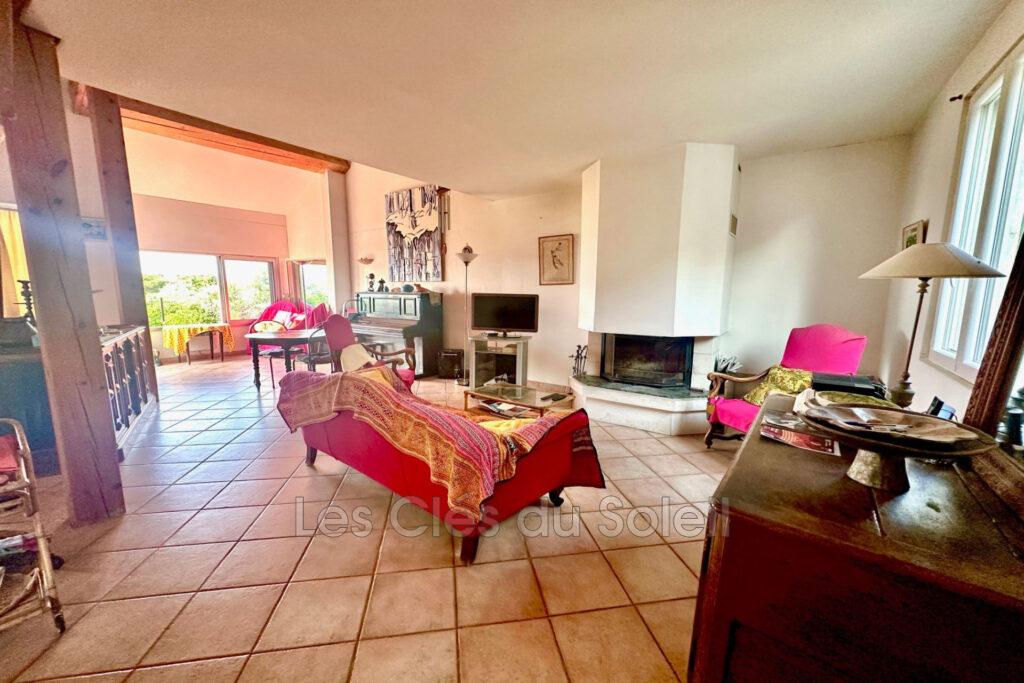 Maison de village à 500 m de la plage de l’Almanarre et à 2 pa – 4 pièces – 3 chambres – 91.80 m²