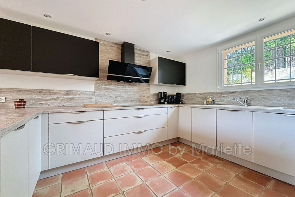 belle villa avec vue panoramique – 5 pièces – 4 chambres – 4  – 200.00 m²