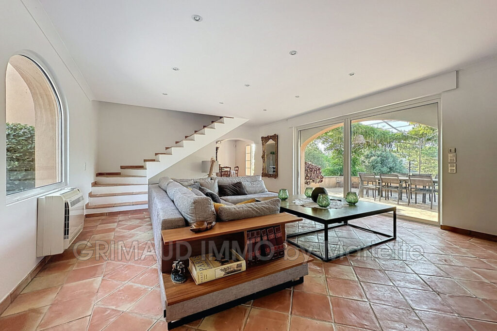 belle villa avec vue panoramique – 5 pièces – 4 chambres – 4  – 200.00 m²