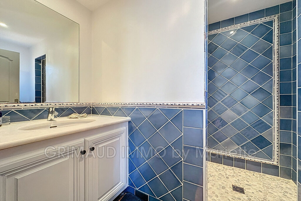 belle villa avec vue panoramique – 5 pièces – 4 chambres – 4  – 200.00 m²