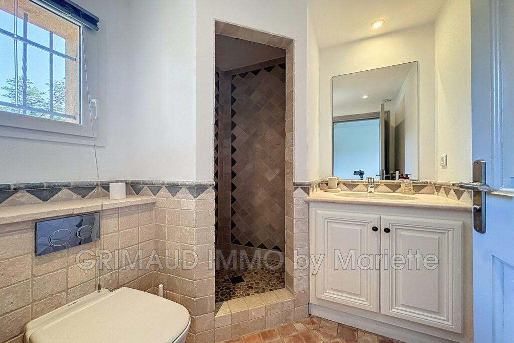 belle villa avec vue panoramique – 5 pièces – 4 chambres – 4  – 200.00 m²