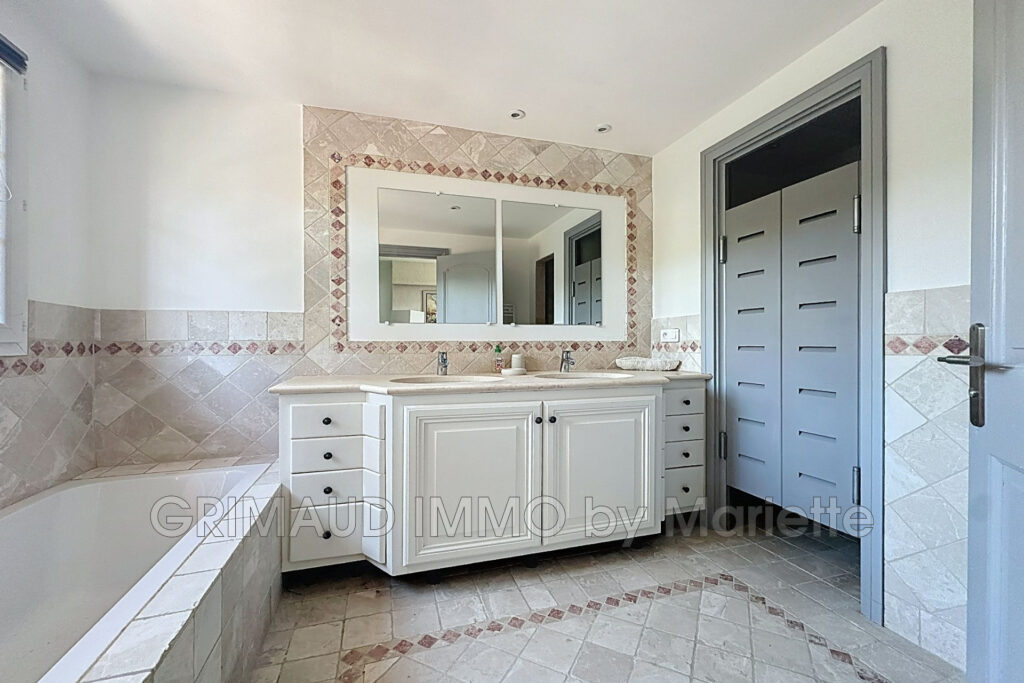 belle villa avec vue panoramique – 5 pièces – 4 chambres – 4  – 200.00 m²