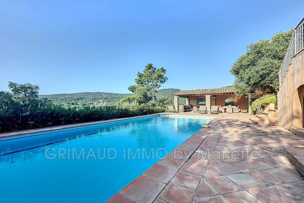 belle villa avec vue panoramique – 5 pièces – 4 chambres – 4  – 200.00 m²