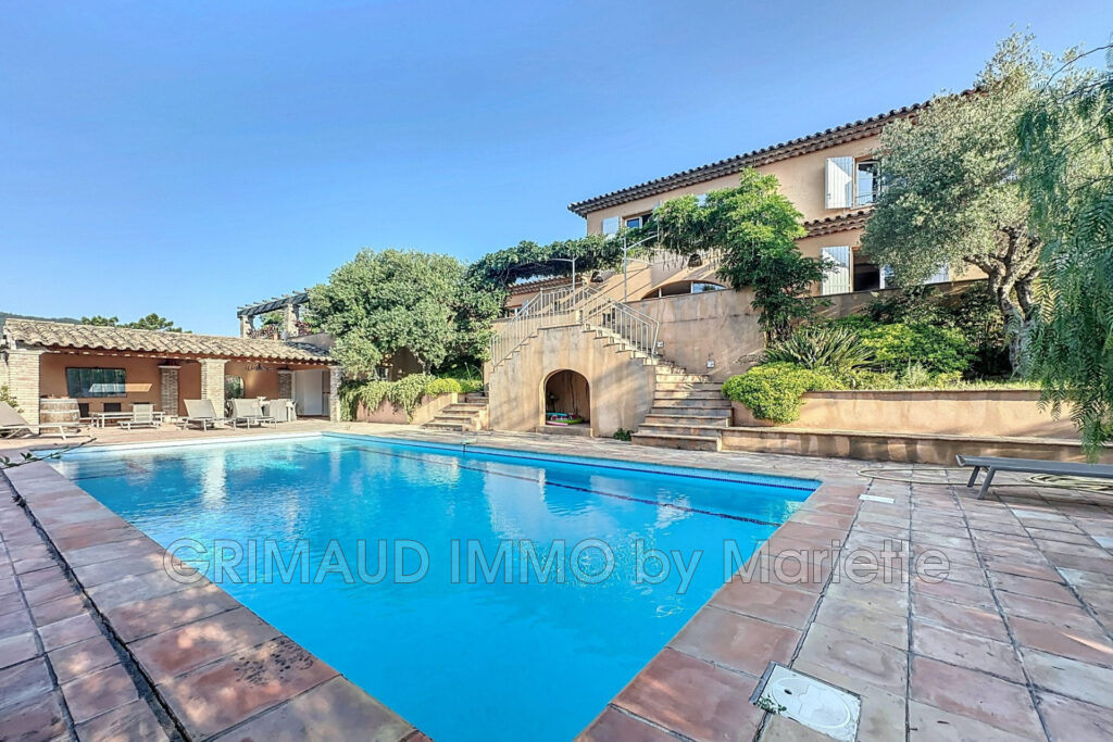 belle villa avec vue panoramique – 5 pièces – 4 chambres – 4  – 200.00 m²