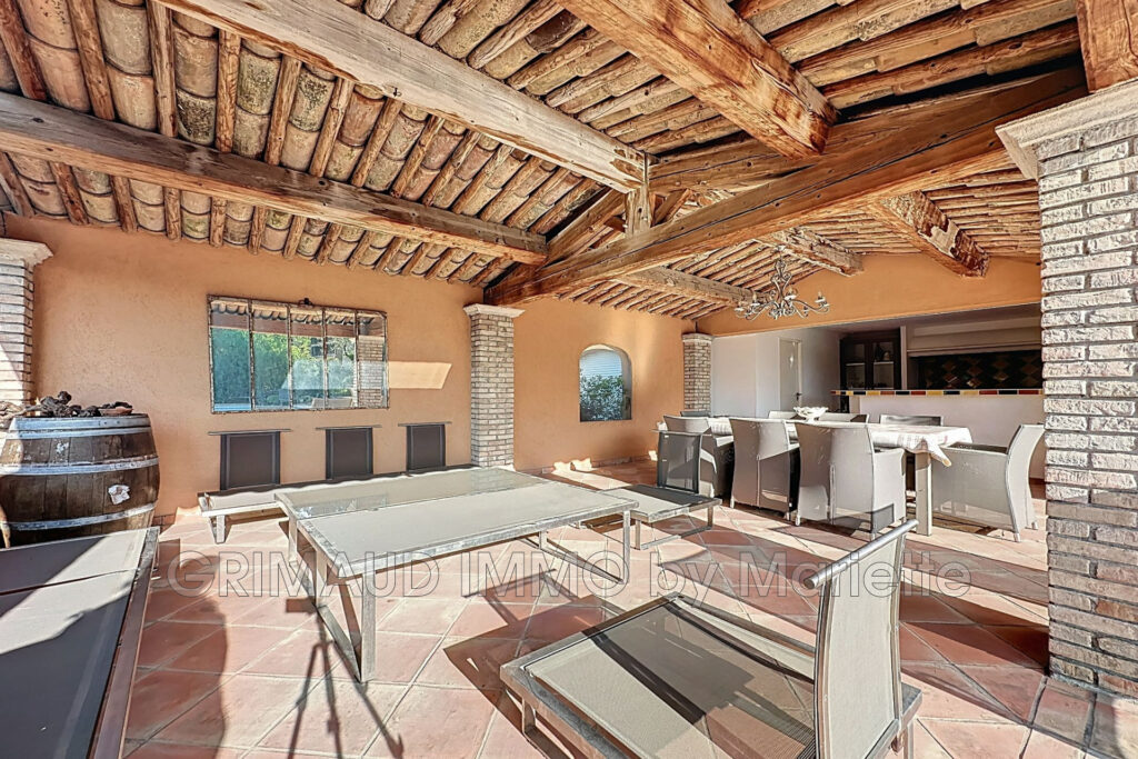 belle villa avec vue panoramique – 5 pièces – 4 chambres – 4  – 200.00 m²