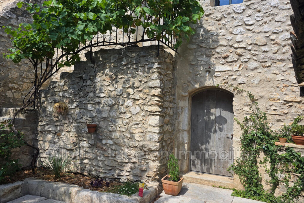 vente maison de village 3 Pièce(s) – 3 pièces – 2 chambres – 90.00 m²