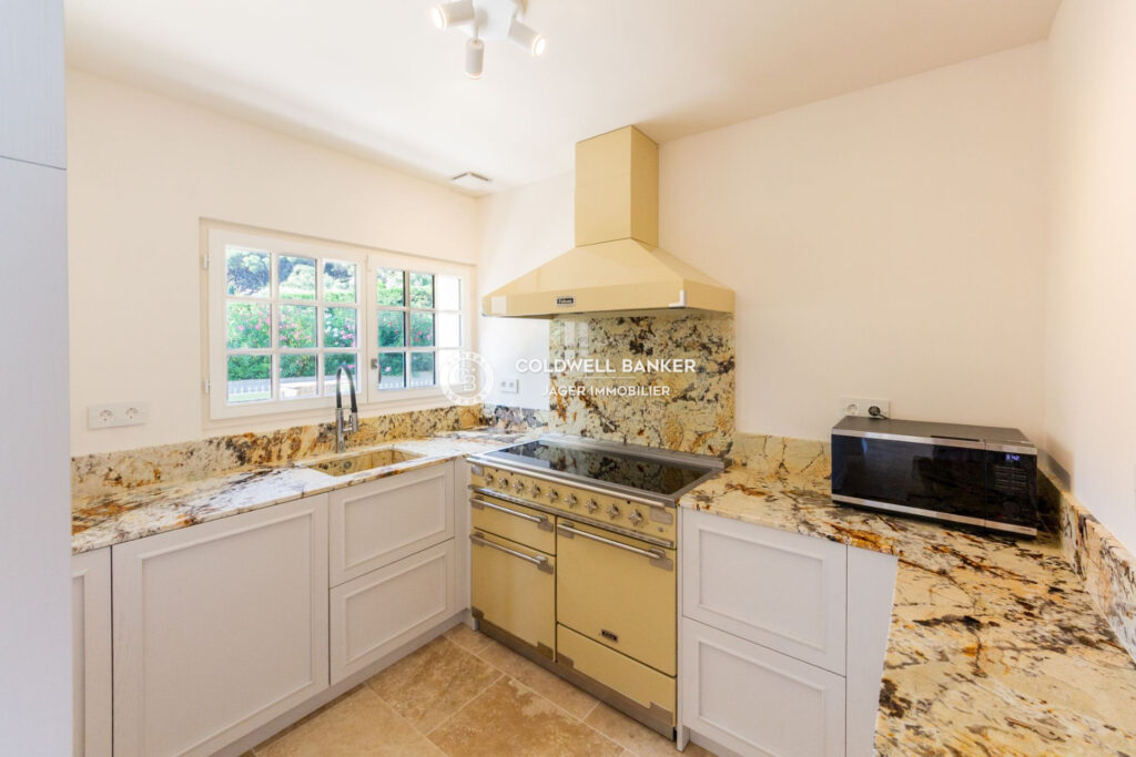 Superbe villa provençale avec vue mer panoramique – Golfe de S – 8 pièces – 7 chambres – 4  – 275.00 m²