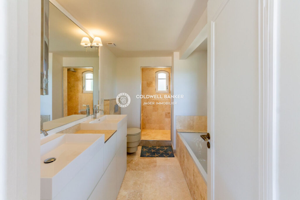 Superbe villa provençale avec vue mer panoramique – Golfe de S – 8 pièces – 7 chambres – 4  – 275.00 m²